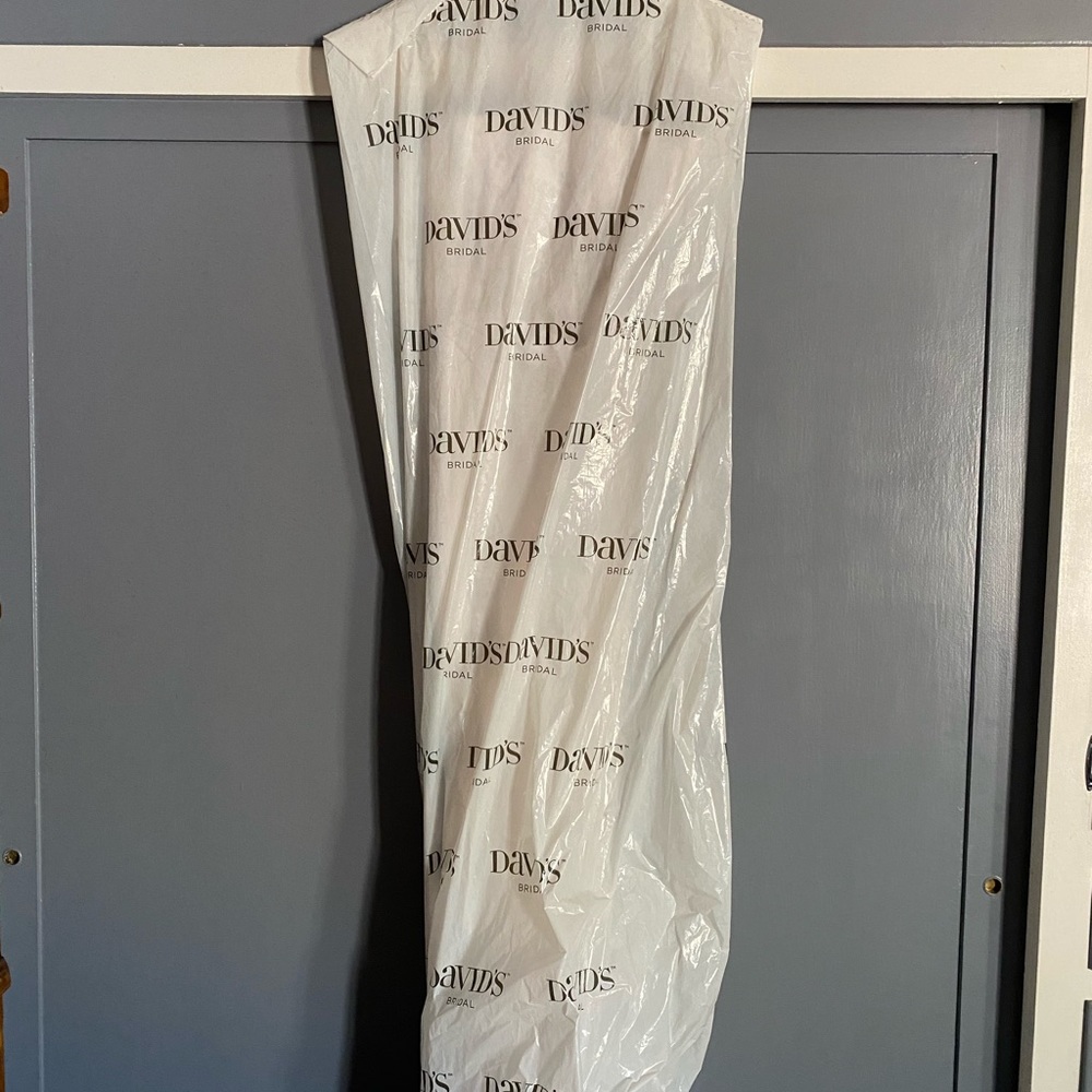 “Galina” David’s Bridal Wedding Dress
